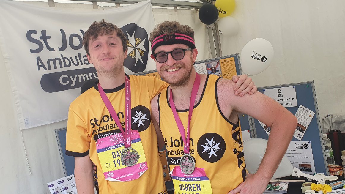 Elusen Gymreig sy’n cynnig lleoedd am ddim i redeg Hanner Marathon