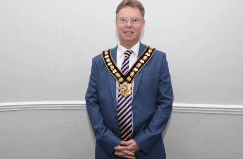 Ethol y Cynghorydd Giles Morgan yn Gadeirydd newydd Cyngor Sir Caerfyrddin