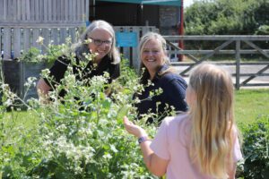 Agri-cation yn ennill gwobr am drawsnewid bywydau gyda rhaglenni dysgu seiliedig ar fferm